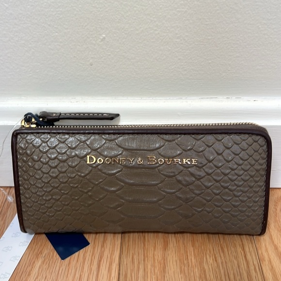 New! Dooney & Bourke embossed leather mushroom color Wallet. - Picture 10 of 10
